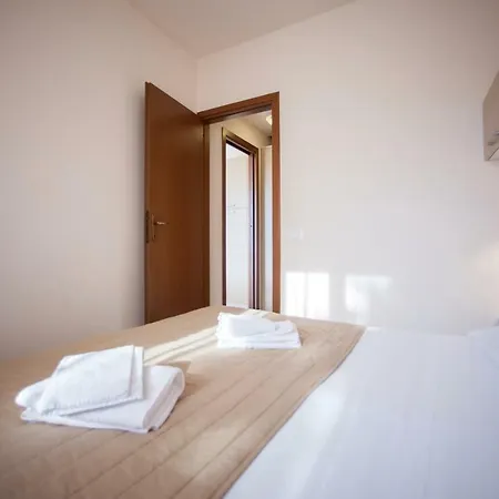 Homes In Sirmione/gardasee 22174 Sirmione